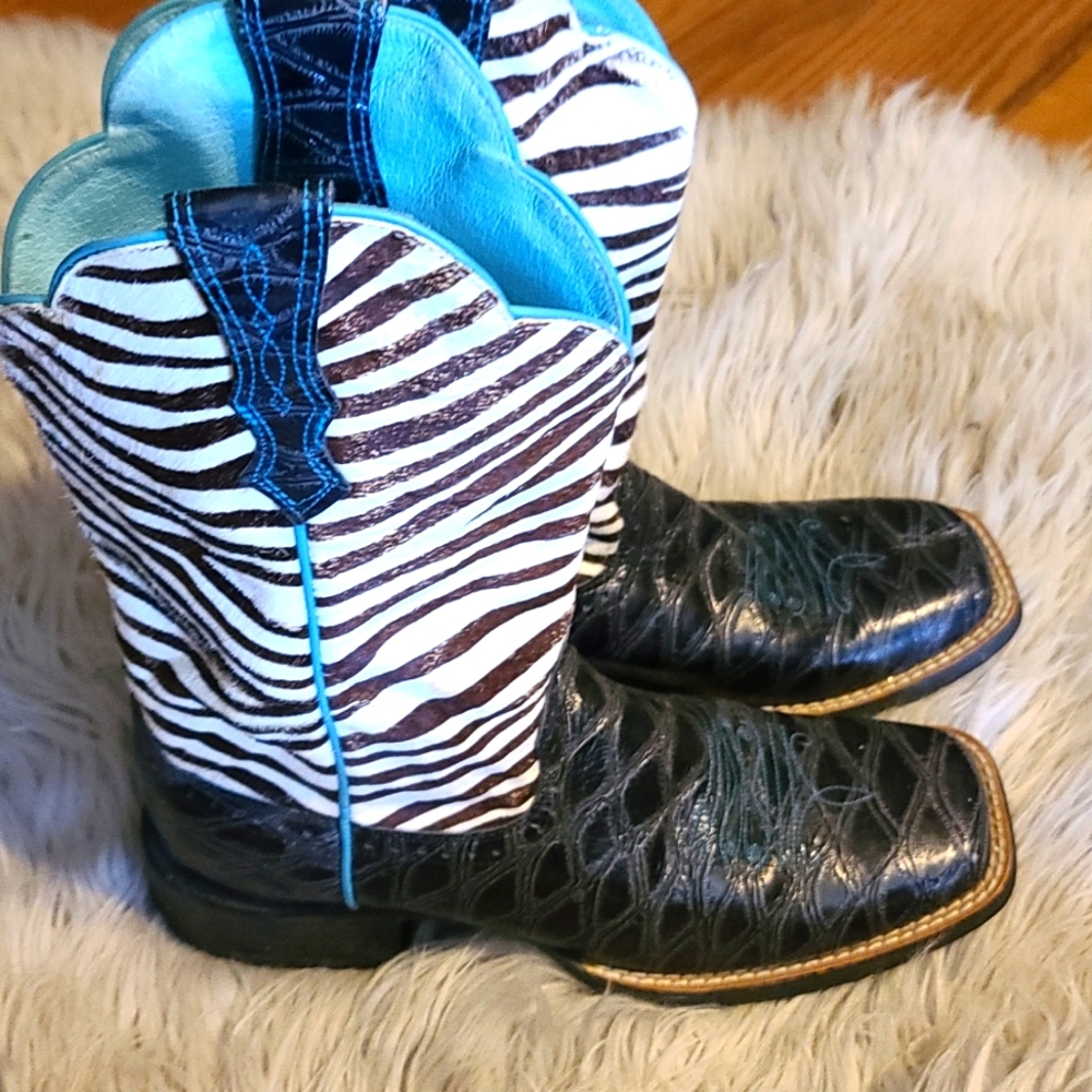 BOOTS
